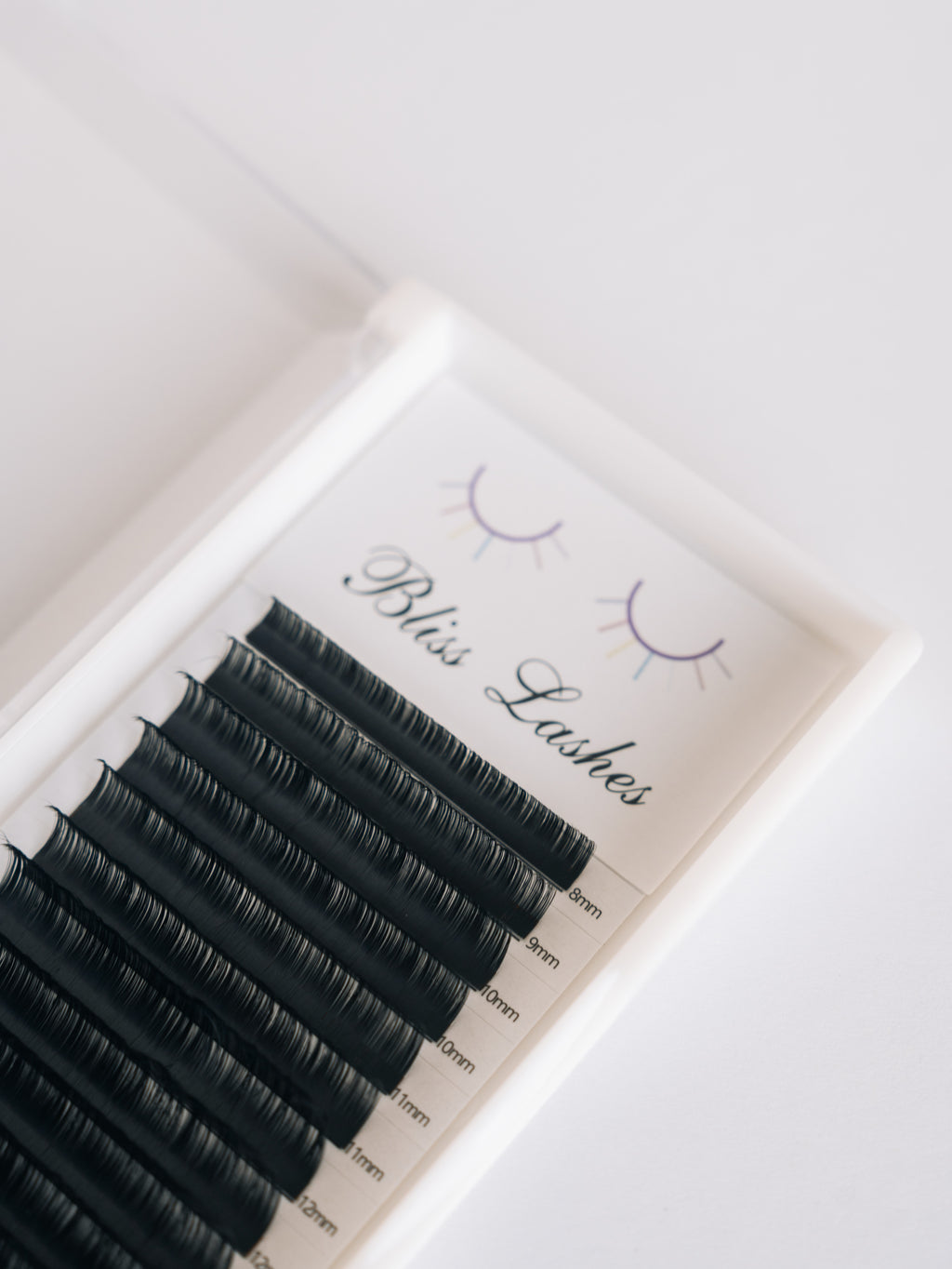 Close-up detail of 0.05 CC Curl volume lash fibers